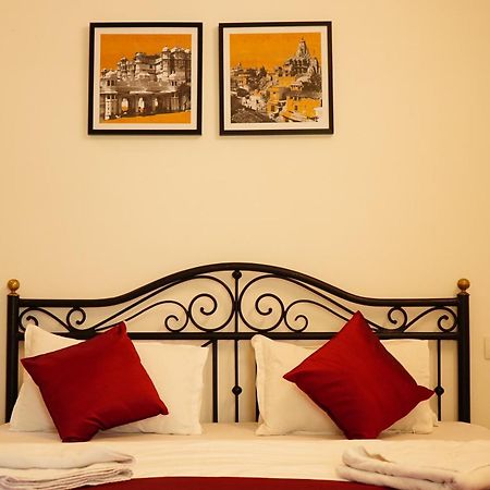Rising Shemesh Home Stay Udaipur Bagian luar foto