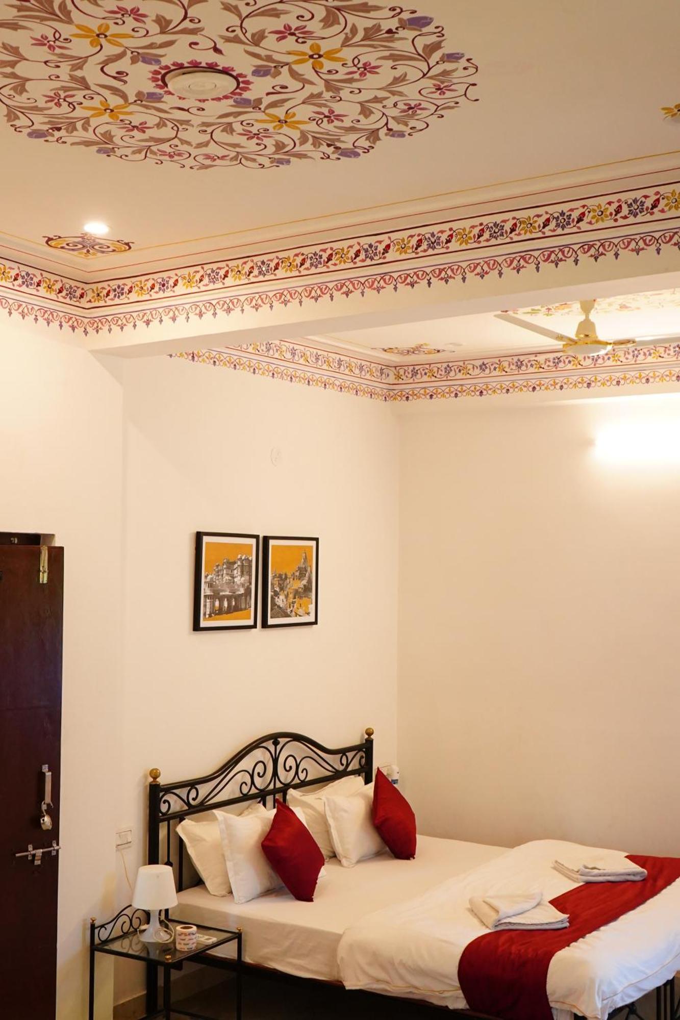 Rising Shemesh Home Stay Udaipur Bagian luar foto