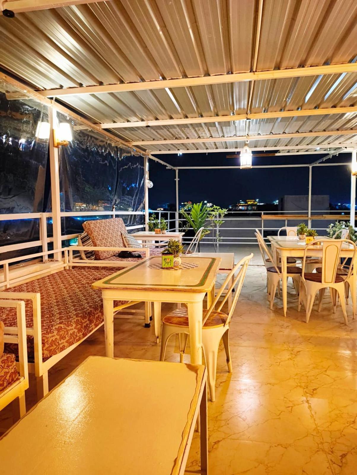 Rising Shemesh Home Stay Udaipur Bagian luar foto