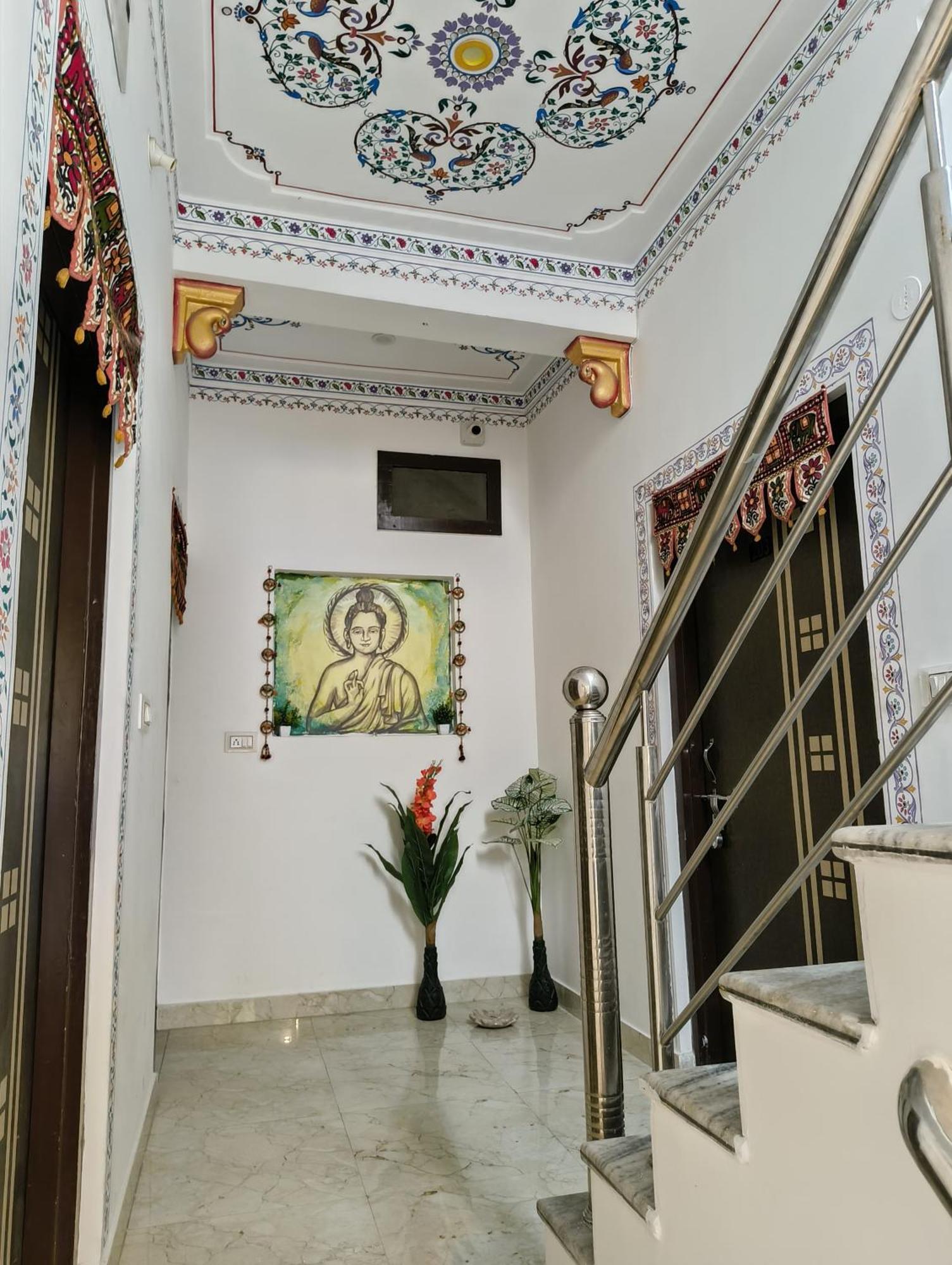 Rising Shemesh Home Stay Udaipur Bagian luar foto