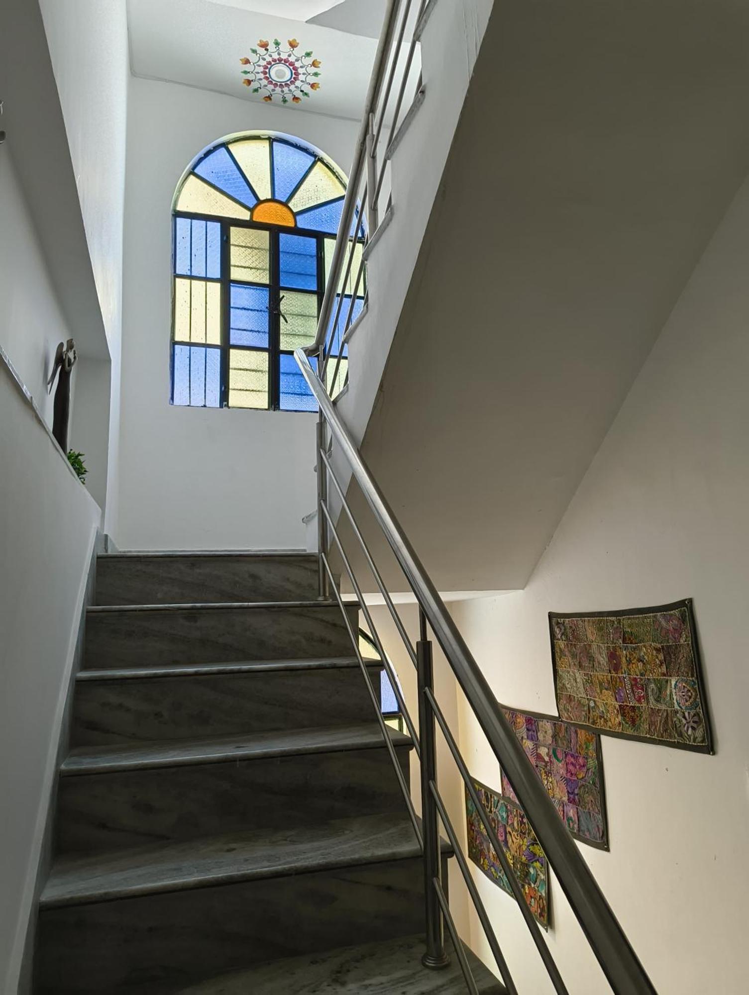 Rising Shemesh Home Stay Udaipur Bagian luar foto