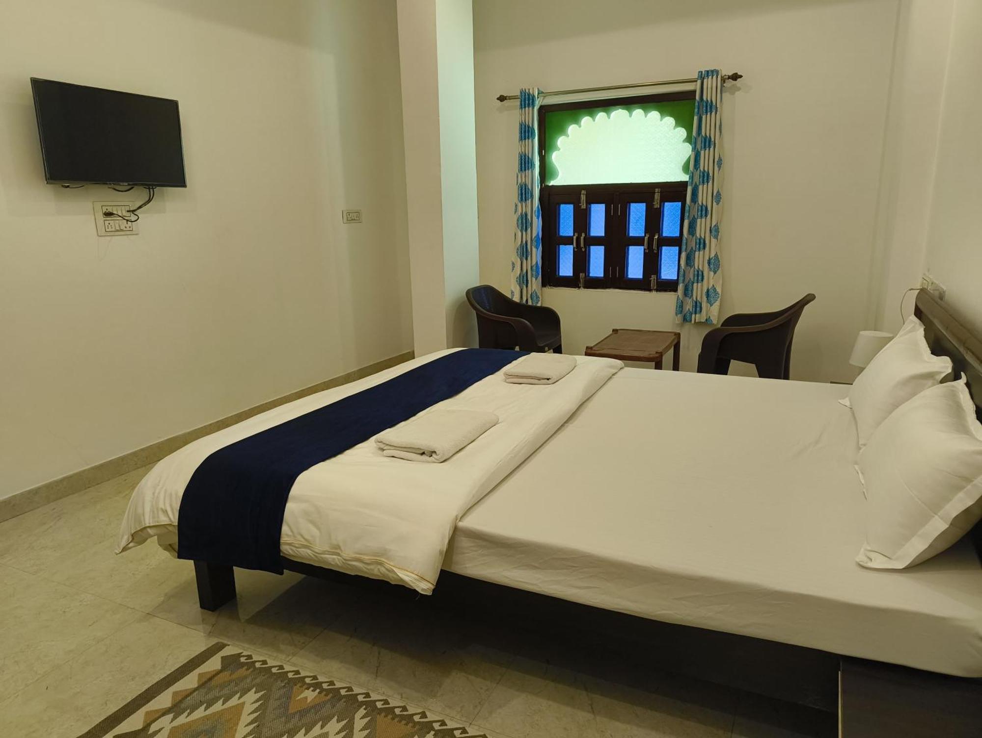 Rising Shemesh Home Stay Udaipur Bagian luar foto