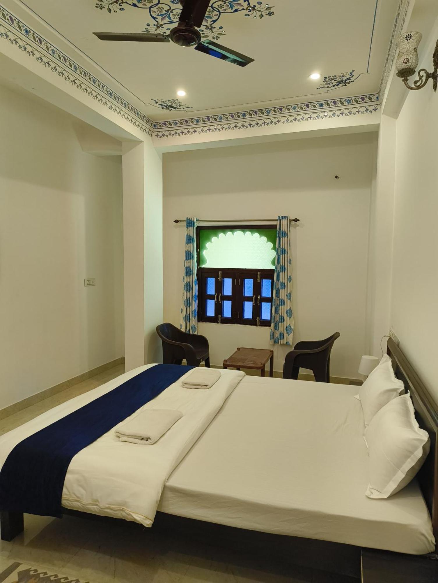 Rising Shemesh Home Stay Udaipur Bagian luar foto