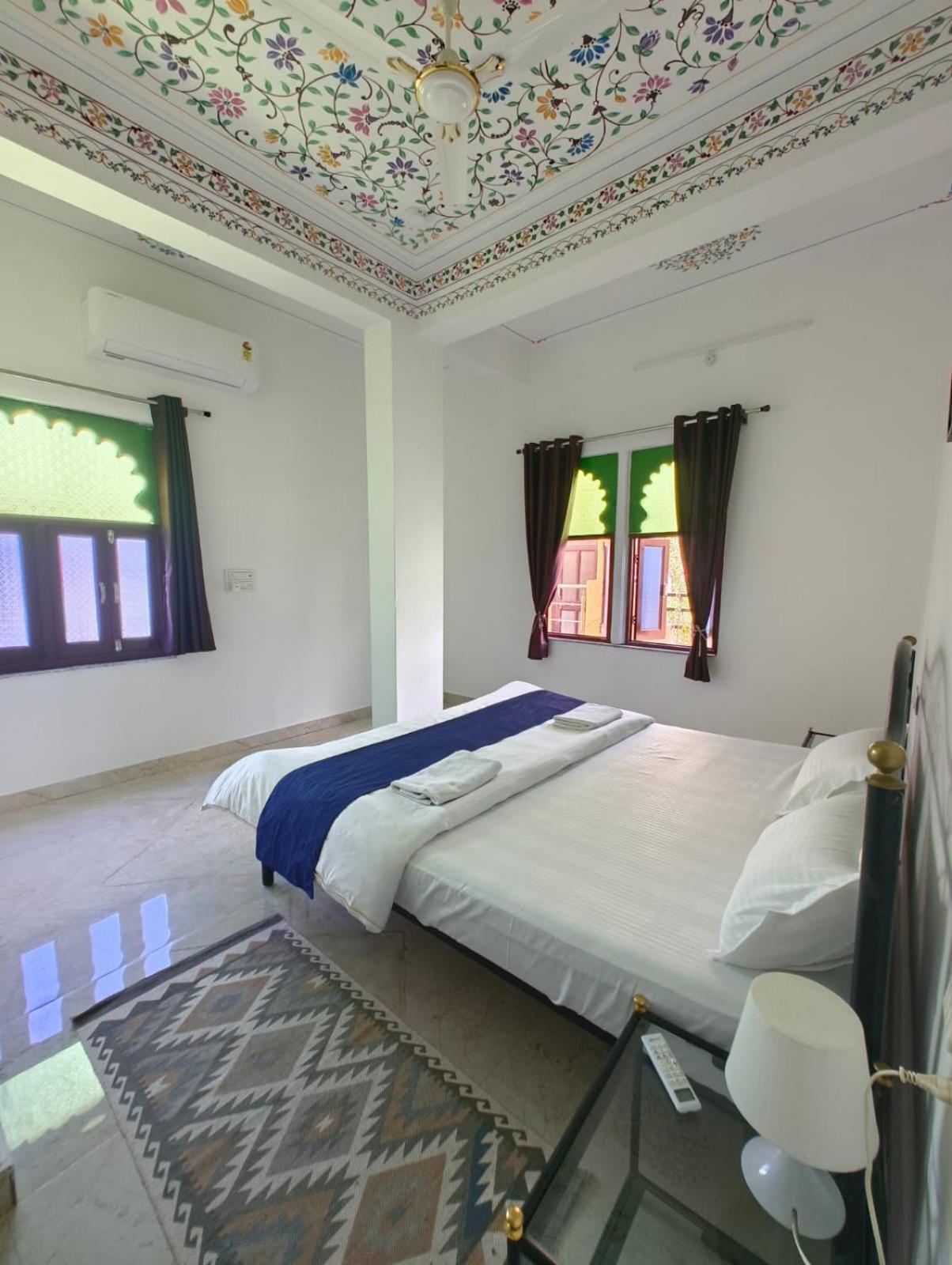 Rising Shemesh Home Stay Udaipur Bagian luar foto