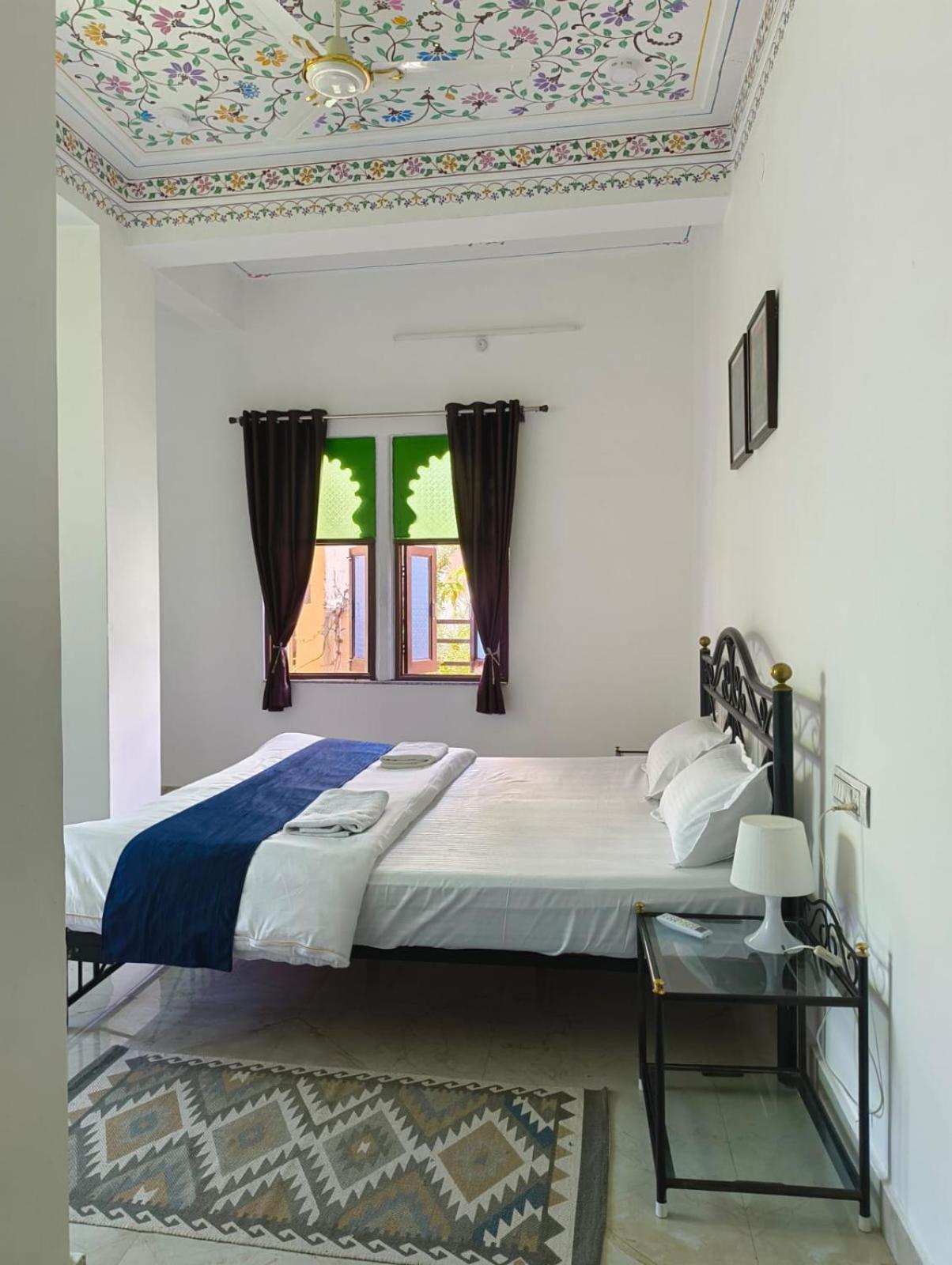 Rising Shemesh Home Stay Udaipur Bagian luar foto