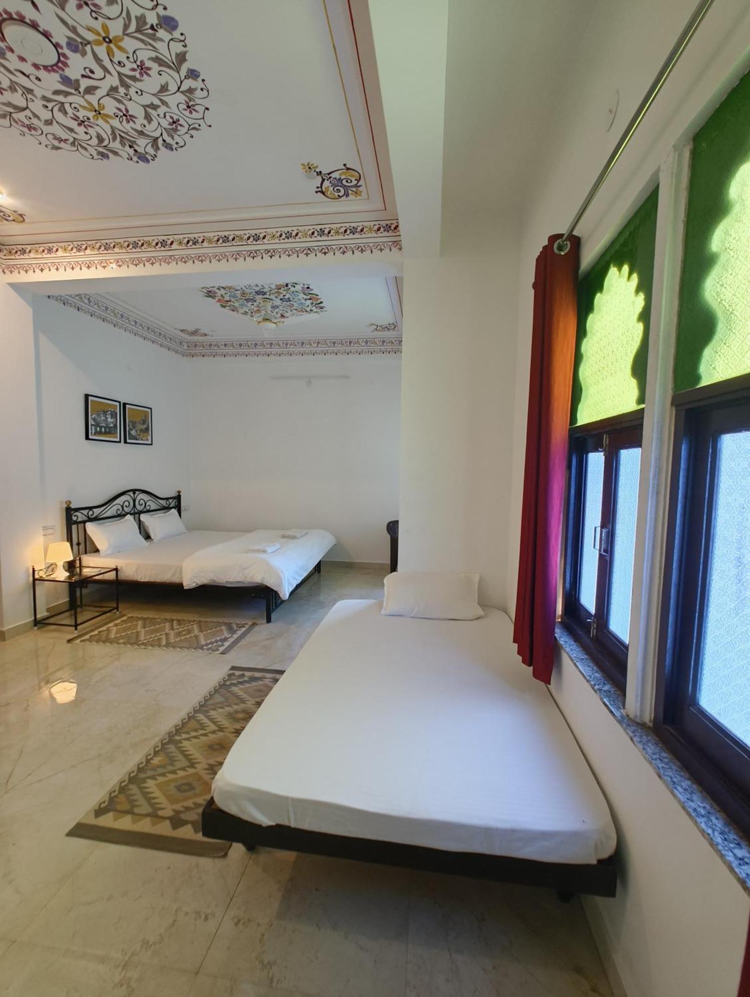 Rising Shemesh Home Stay Udaipur Bagian luar foto