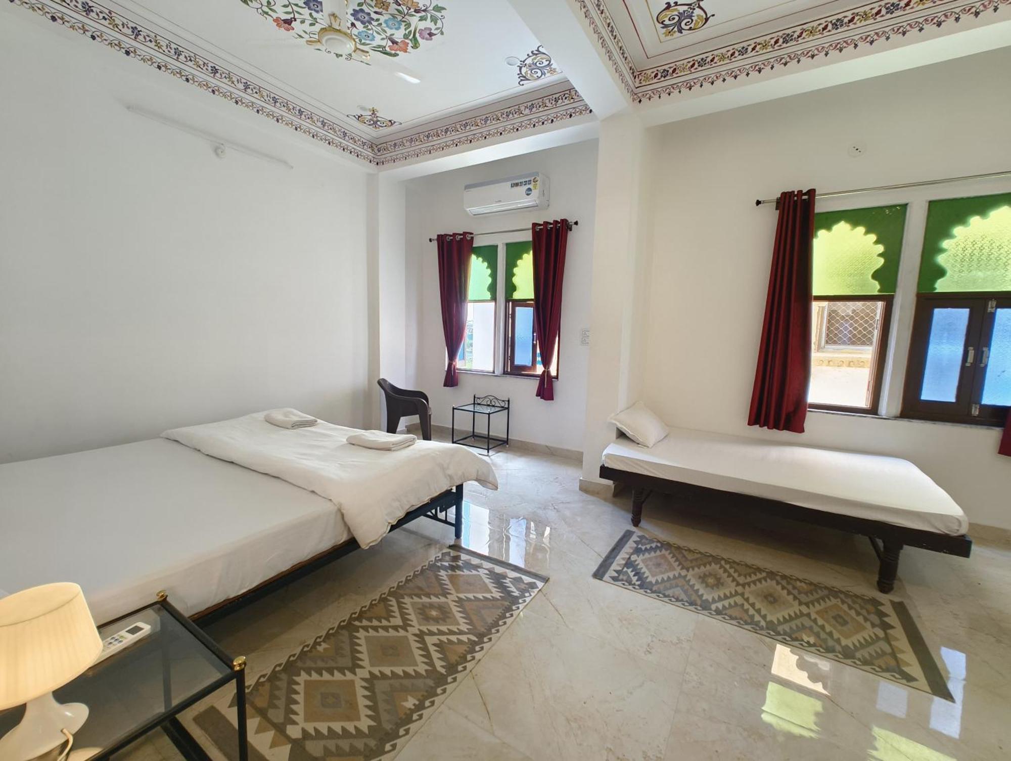 Rising Shemesh Home Stay Udaipur Bagian luar foto