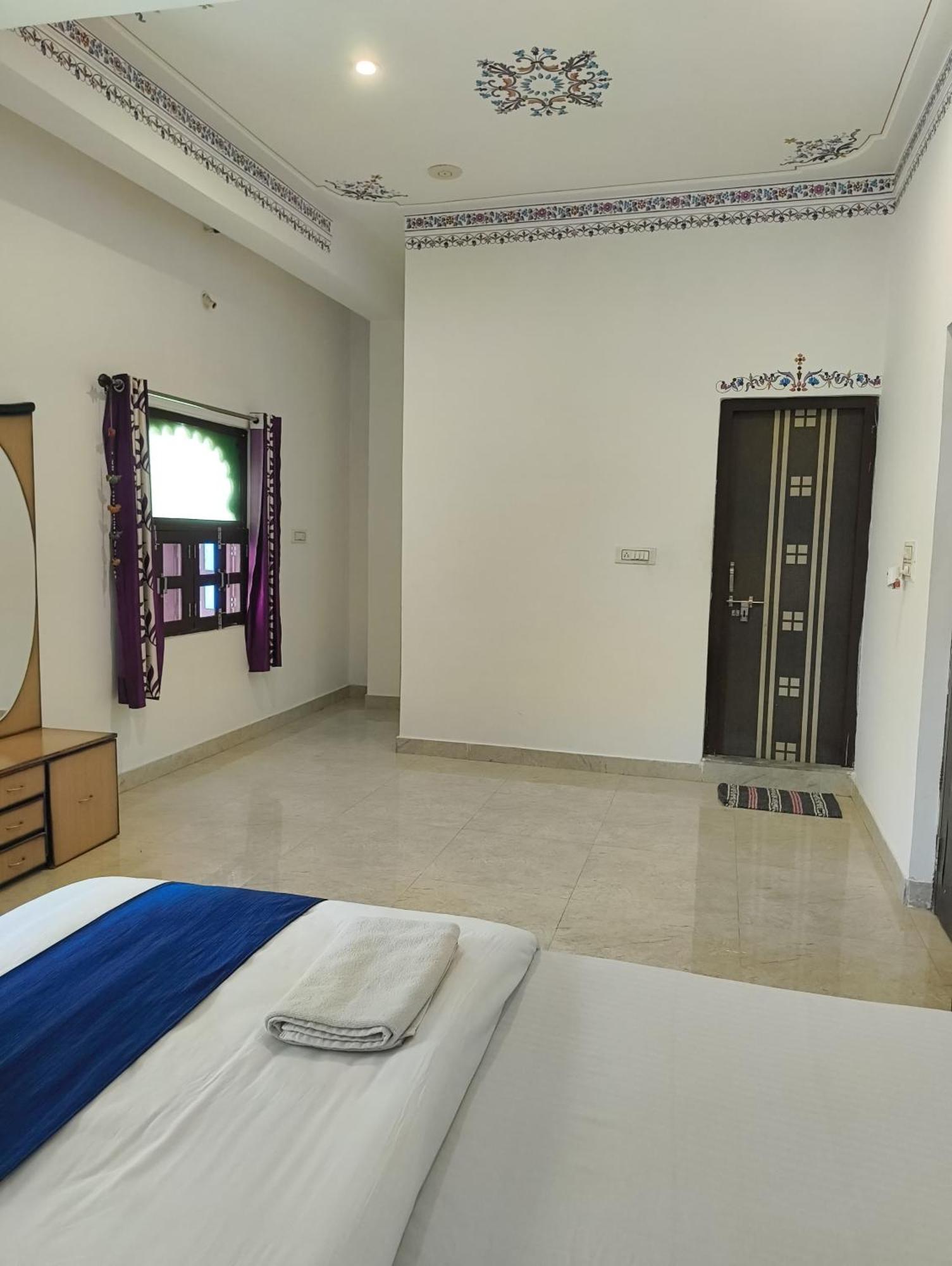 Rising Shemesh Home Stay Udaipur Bagian luar foto