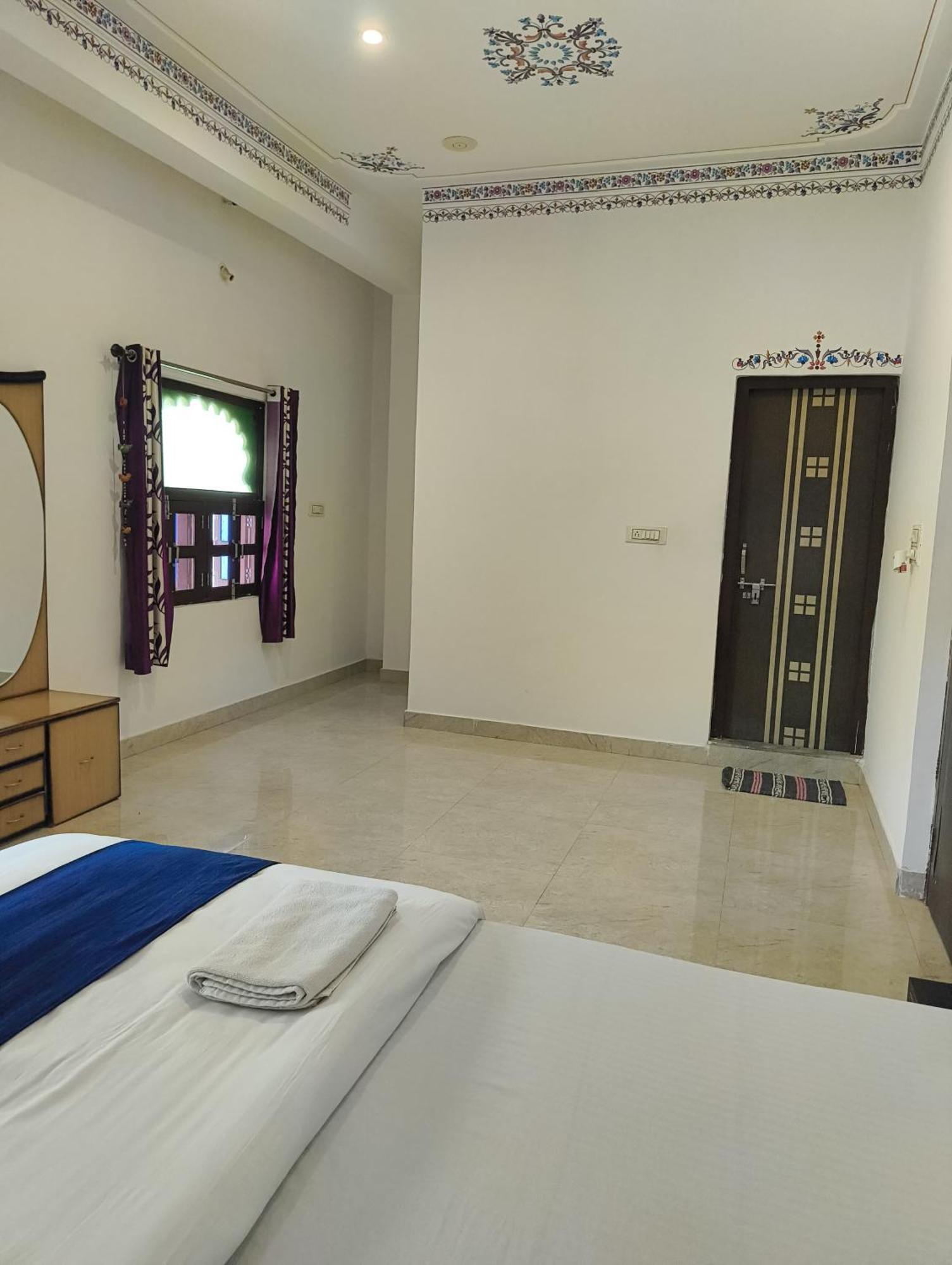 Rising Shemesh Home Stay Udaipur Bagian luar foto